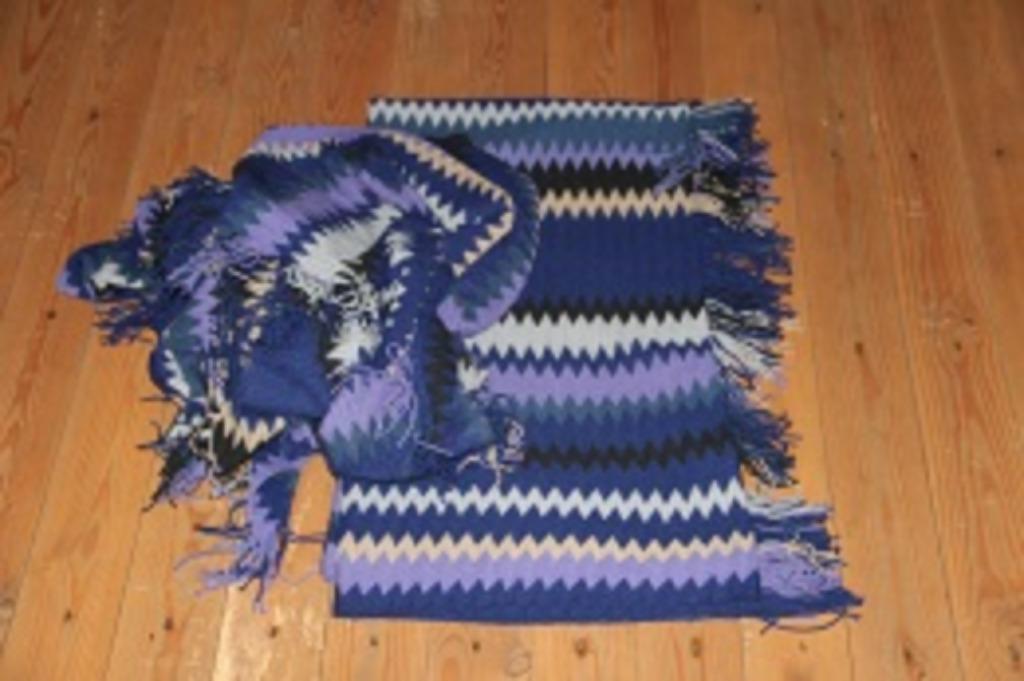 Plaid et/ou châle Gilda Strale IKEA zig zag à franges, Maison & Meubles, Accessoires pour la Maison | Plaids & Couvertures, Comme neuf