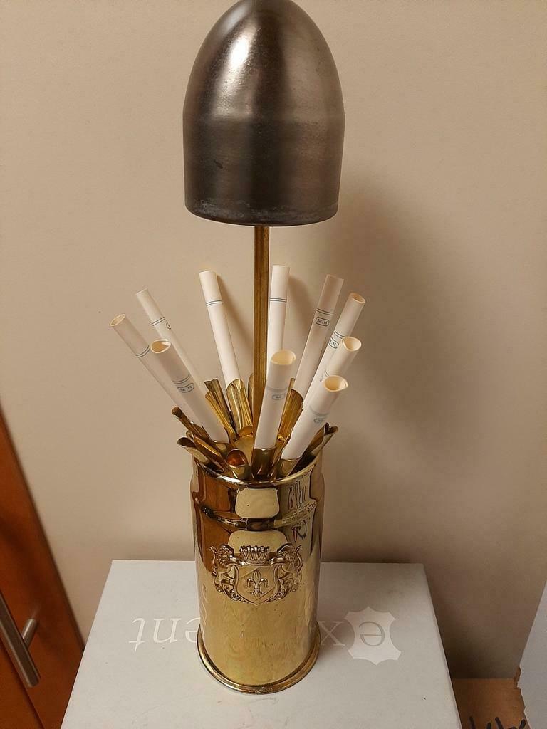 Grand présentoir à cigarettes en forme d'obus, Enlèvement ou Envoi