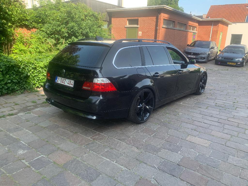 Bmw e61 525d stage 2 gechipt, Auto's, BMW, Zwart, Zwart, Leder, 5 deurs