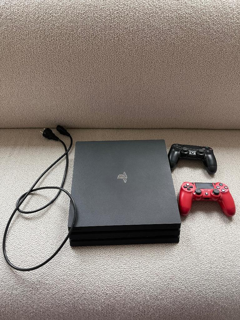 Playstation 4 pro en 2 controllers 140 euro, Games en Spelcomputers, Ophalen, Gebruikt, Met 2 controllers, 1 TB