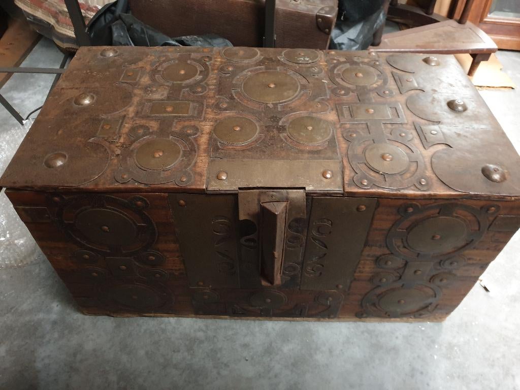 antieke kist koffer 81x43xH43 koper beslag, Ophalen