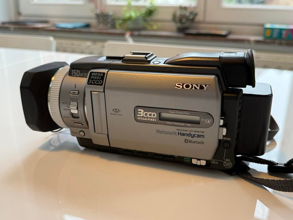 Caméscope Sony Handycam Mini DV DCR-TRV950E, Enlèvement ou Envoi, Caméra, Comme neuf, Sony