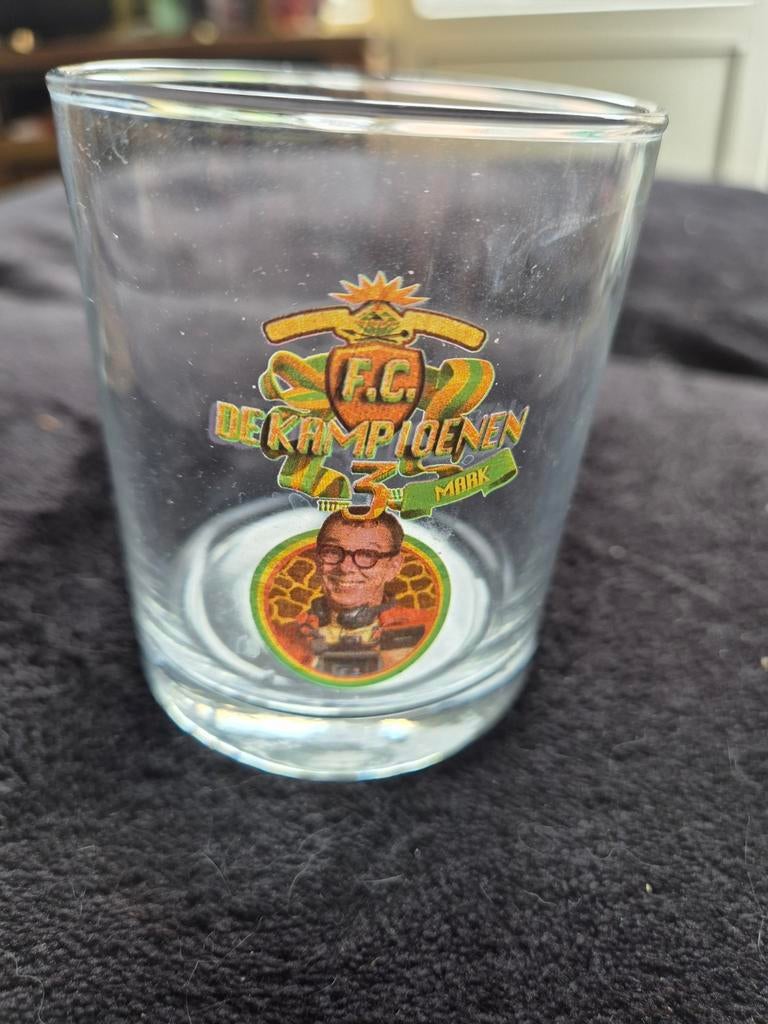 Glas fc de kampioenen markske, Verzamelen, Glas en Drinkglazen, Verzenden