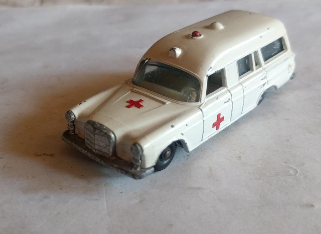 Matchbox #3 Mercedes Benz "Binz" Ambulance, Ophalen of Verzenden, Gebruikt, Auto