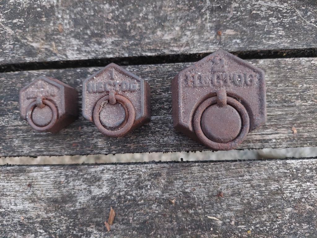 Lot de 3 poids hexagonales  en fonte, Antiquités & Art, Enlèvement ou Envoi