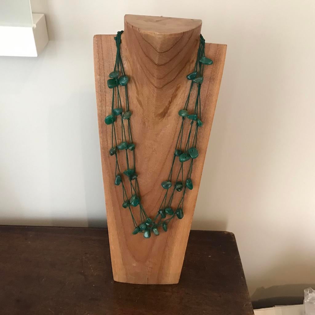 Halskettijn in groene natuursteentjes, Bijoux, Sacs & Beauté, Enlèvement ou Envoi, Neuf, Vert, Pierre ou Minéral