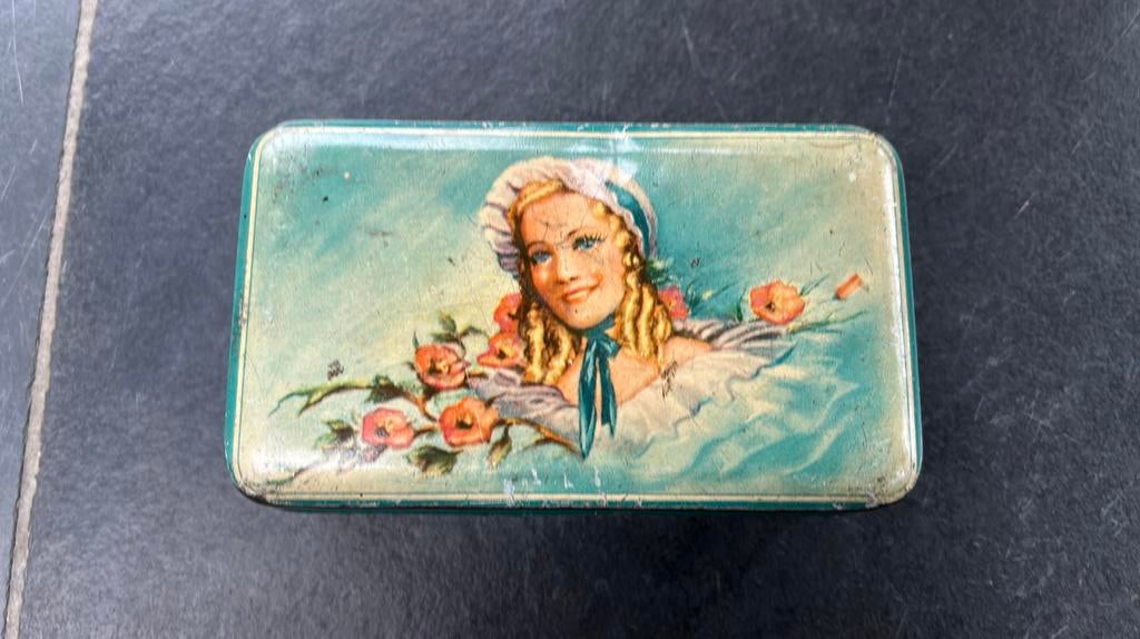 Boîte en étain antique, Enlèvement ou Envoi, Utilisé