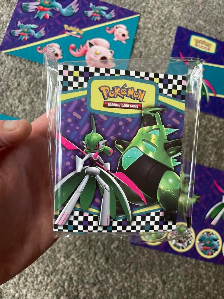 Mini pokemon binder + stickers, Ophalen of Verzenden, Nieuw, Sleeves of Kaarthoesjes