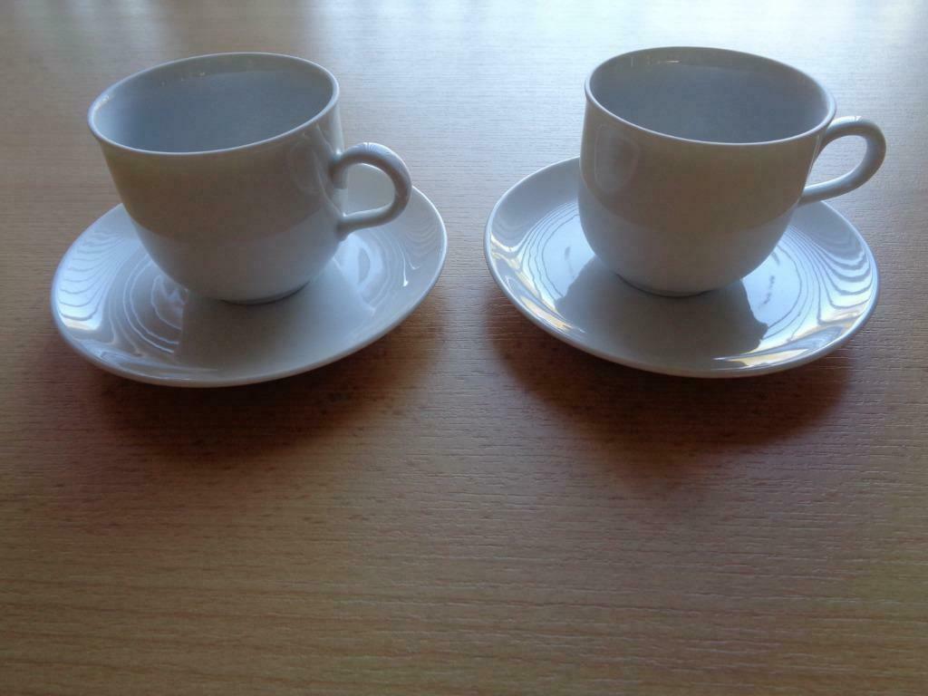 Tasse et sous tasse. Blanche Bavaria. X 2 pièces, Maison & Meubles, Enlèvement ou Envoi, Utilisé, Autres styles, Autres types