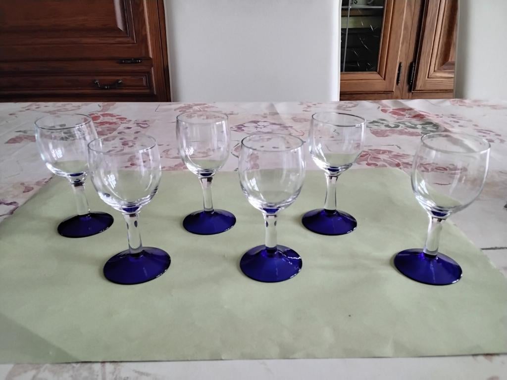 6 likeurglaasjes op blauwe voet, Enlèvement, Neuf