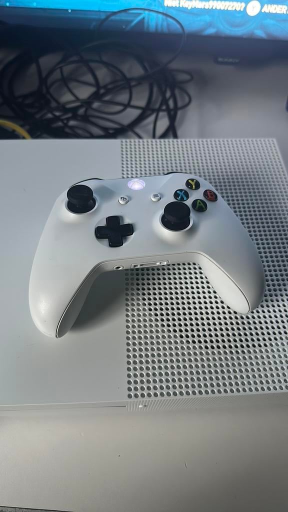 Xbox One S 500GB + Controller + Assassin’s Creed Odyssey, Consoles de jeu & Jeux vidéo, Jeux | Xbox One, Online, 1 joueur, À partir de 18 ans