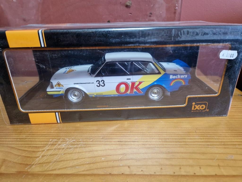 Volvo 240 IXO 1/18, Envoi