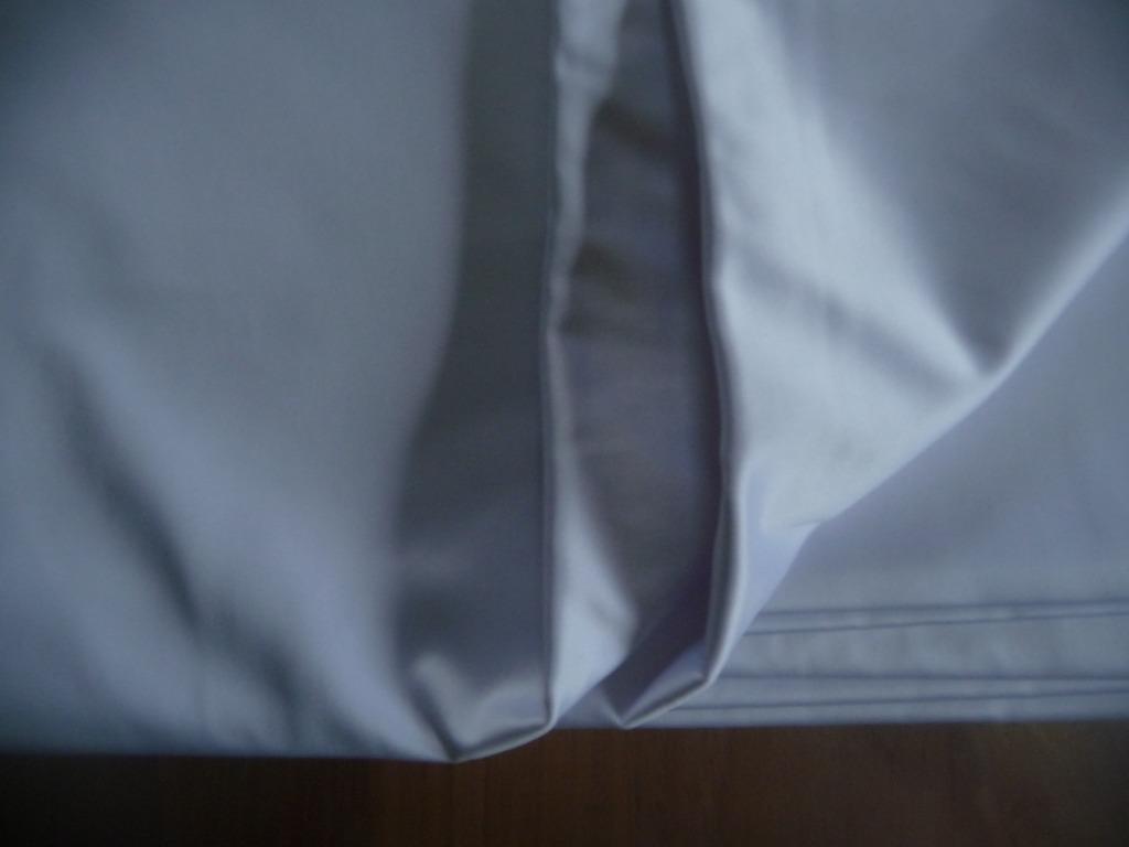 Tissu blanc double face polyester et soie, Hobby & Loisirs créatifs, Tissus & Chiffons, Satin ou Soie, Utilisé, 120 cm ou plus