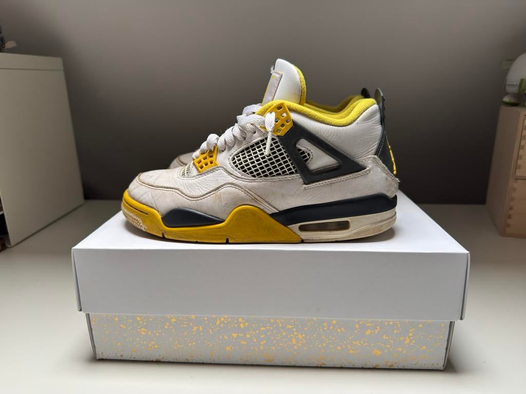 Jordan 4 (soufre vif), Enlèvement ou Envoi, Comme neuf, Blanc, Baskets