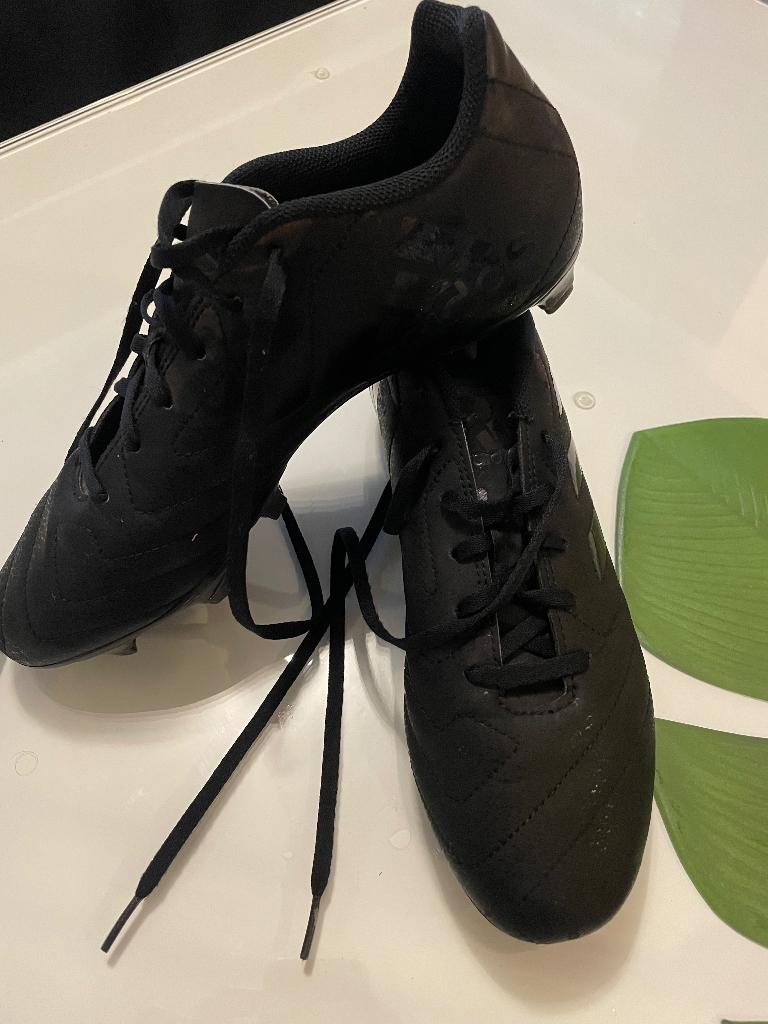 Adidas voetbalschoenen, Sport en Fitness, Voetbal, Ophalen, Zo goed als nieuw, Schoenen