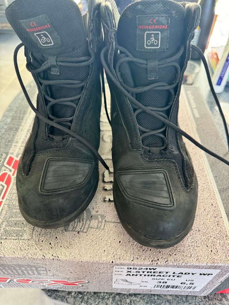 Chaussure , botte moto dame ( grand 38) presque neuf