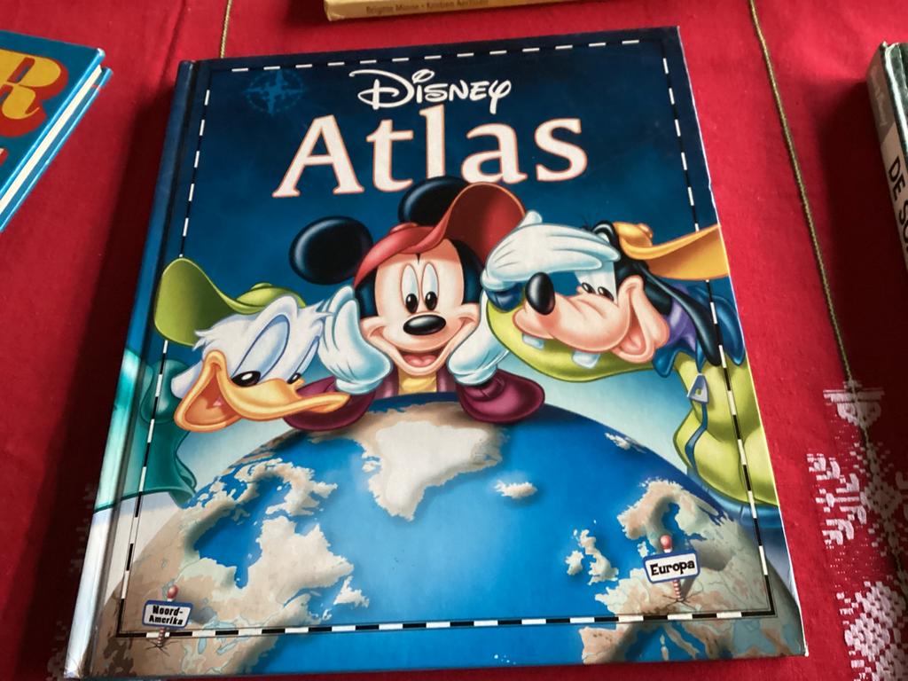 Disney ATLAS-Noord Amerika -Europa-Afrika, Boeken, Ophalen of Verzenden, Zo goed als nieuw, Non-fictie