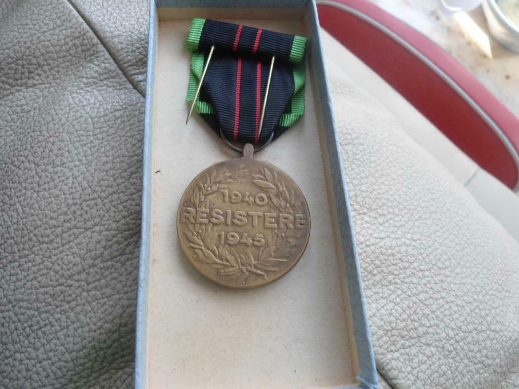 Ancienne Médaille signée résistant guerre 40, Enlèvement ou Envoi, Armée de l'air, Ruban, Médaille ou Ailes