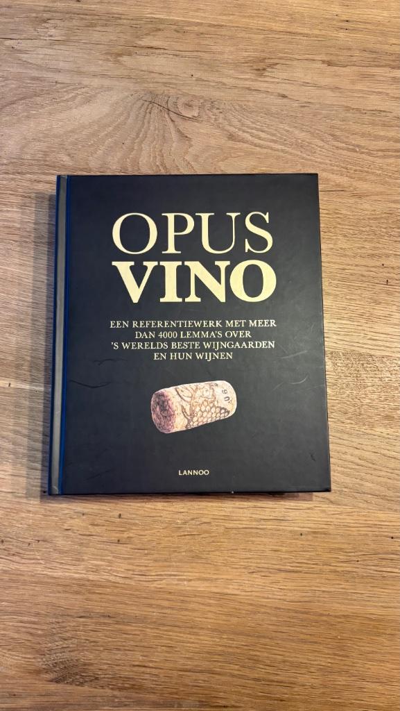 Opus vino Lannoo boek, Boeken, Ophalen of Verzenden, Zo goed als nieuw, Overige gebieden, Overige typen
