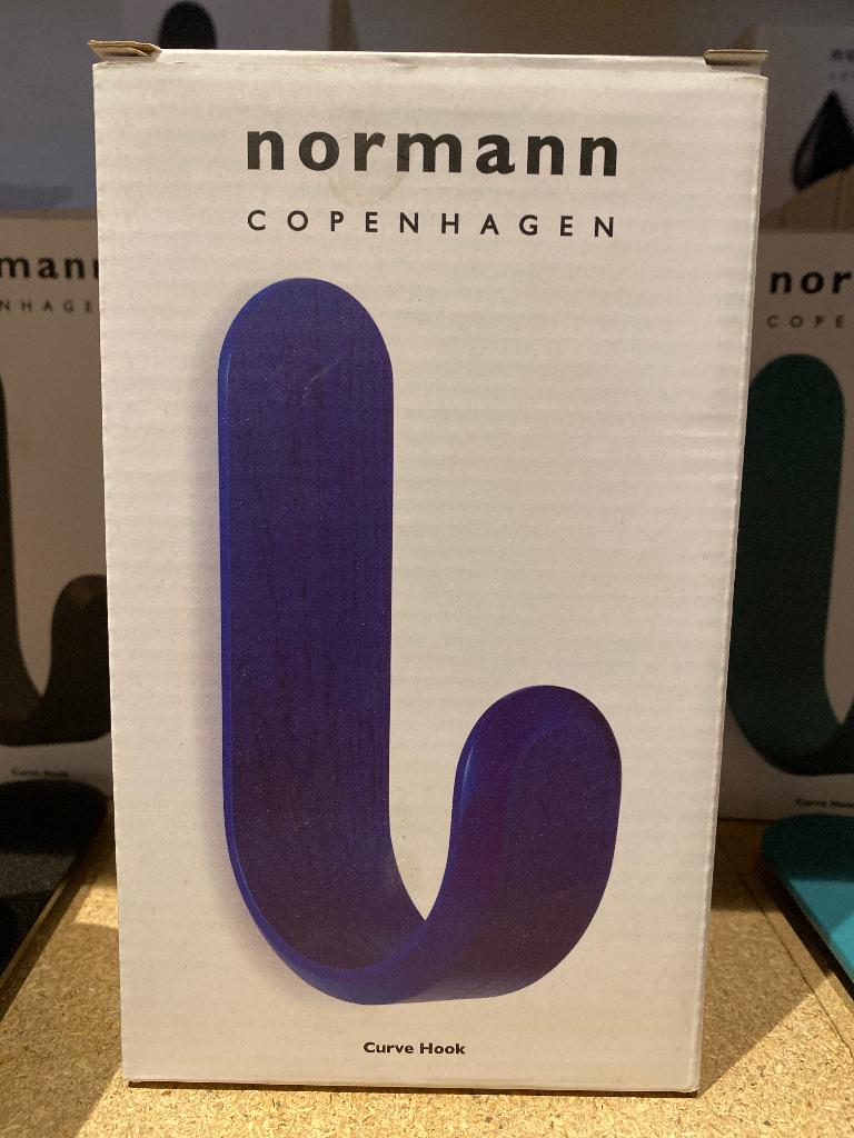 Normann copenhagen curve hool blue, Enlèvement ou Envoi, Neuf, Bois, Crochets muraux