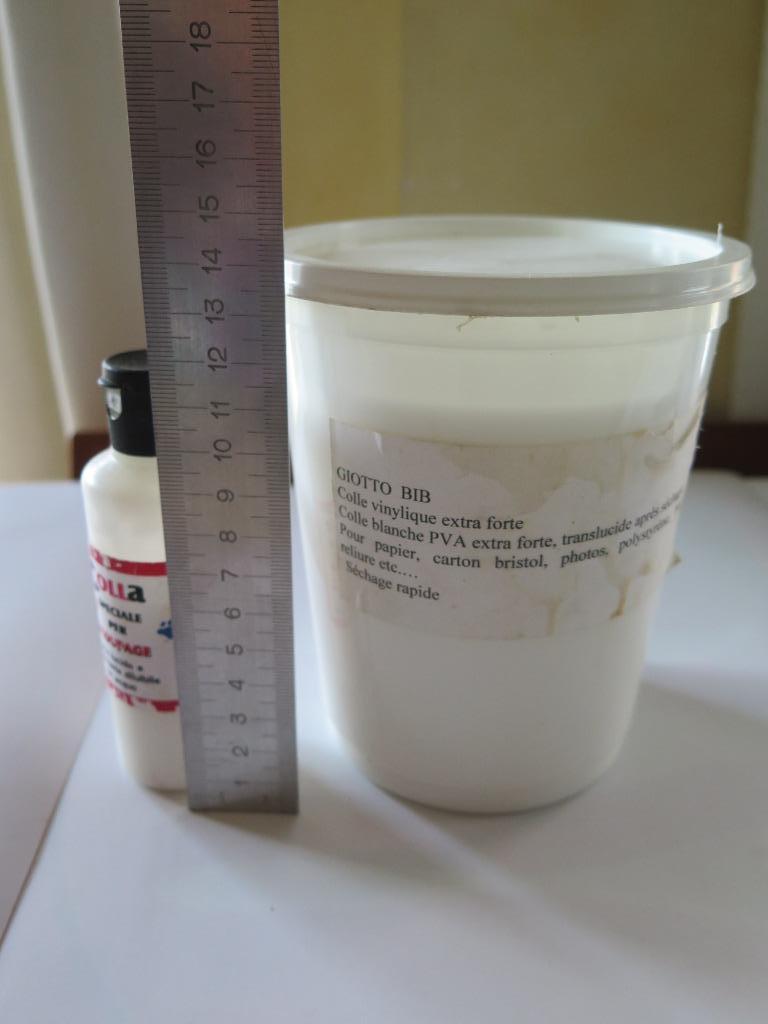 colle pour découpage, Bricolage & Construction, Peinture, Vernis & Laque, Moins de 5 litres, Enlèvement ou Envoi, Comme neuf, Blanc
