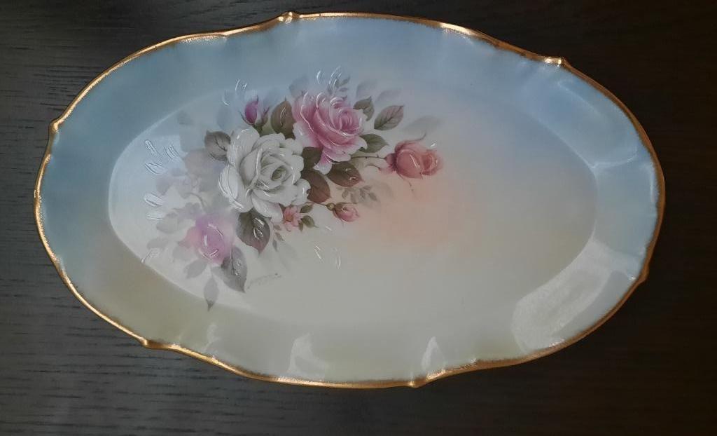 serveerschaal porselein Limoges - gouden rand, Verzamelen, Ophalen, Zo goed als nieuw, Porselein, Bord of Schaal