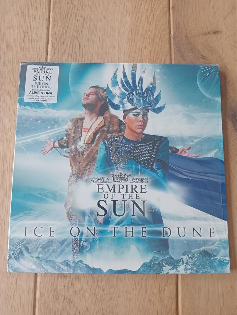 Empire of the Sun lp Ice on the Dune 2013 EU 1st press, Cd's en Dvd's, Ophalen of Verzenden, Zo goed als nieuw, 12 inch, Poprock