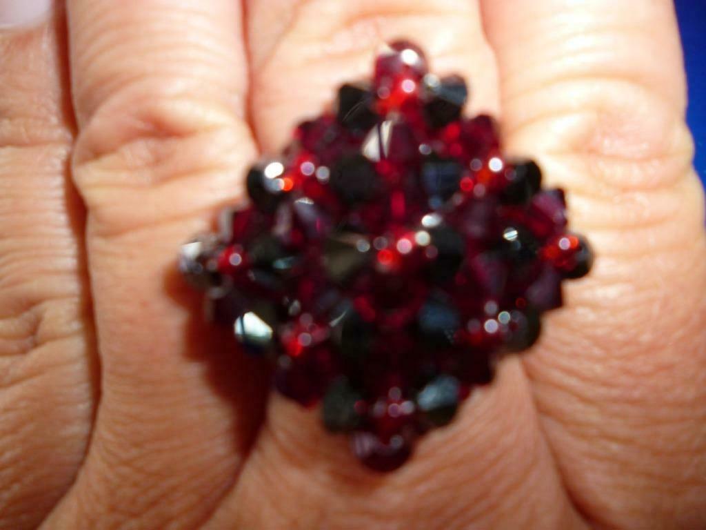 Swarovski ring zwart/rood (zelfgemaakte ring), Bijoux, Sacs & Beauté, Bagues, Enlèvement ou Envoi, Comme neuf, Rouge