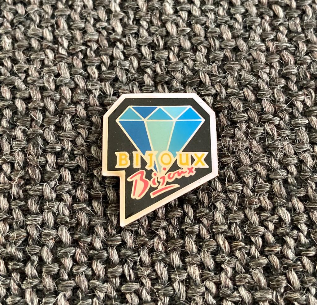 PIN - BIJOUX - DIAMANT - JUWELEN, Envoi, Utilisé, Autres sujets/thèmes, Insigne ou Pin's