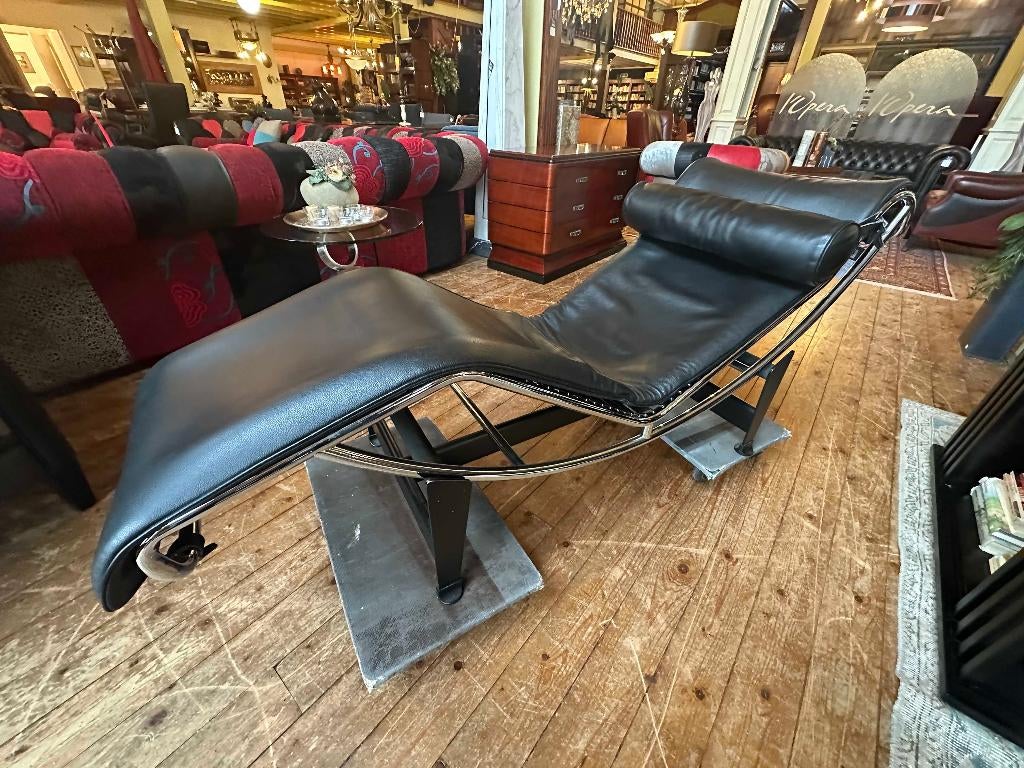 Chaise longue originale Cassina LC4 | Le Corbusier, Maison & Meubles, Fauteuils, Comme neuf, Cuir, Métal, 50 à 75 cm, 150 cm ou plus
