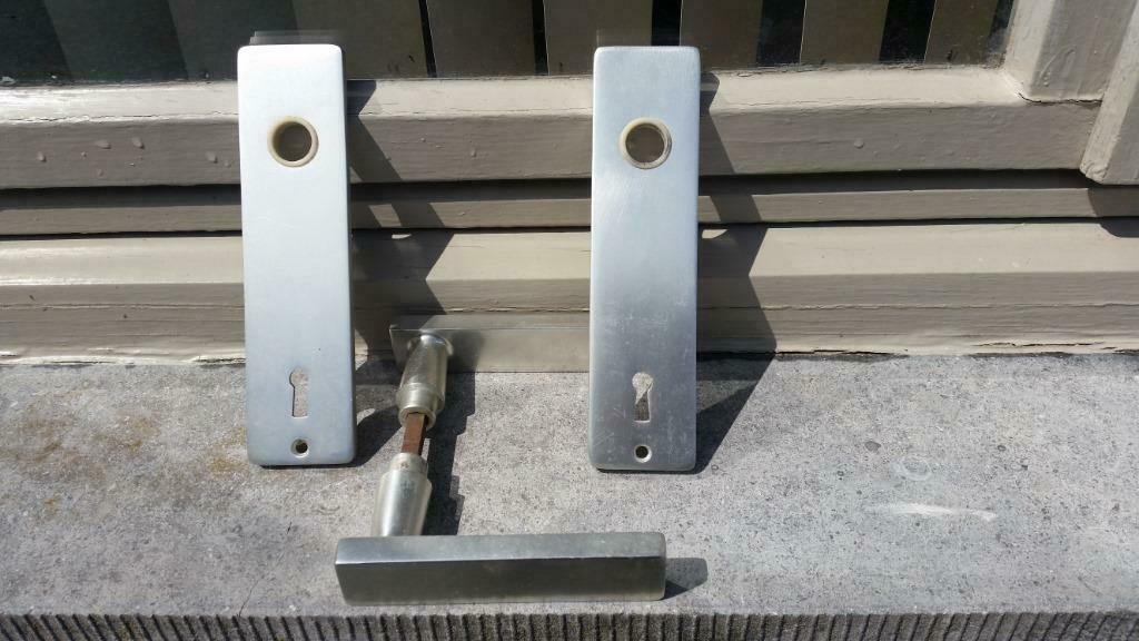 Deurklinken aluminium met afdekplaat, Huis en Inrichting, Ophalen, Zo goed als nieuw