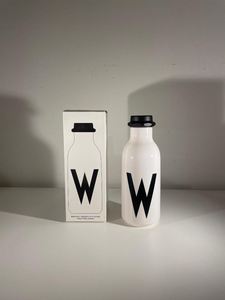 Gourde avec lettre W - Design Letters - Arne Jacobsen, Ophalen, Overige materialen, Nieuw, Kom(men)