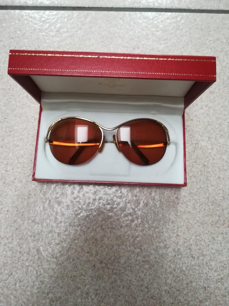Lunettes de soleil vintage pour femmes de Cartier, Bijoux, Sacs & Beauté, Lunettes de Soleil & Lunettes | Femmes, Comme neuf, Lunettes de soleil