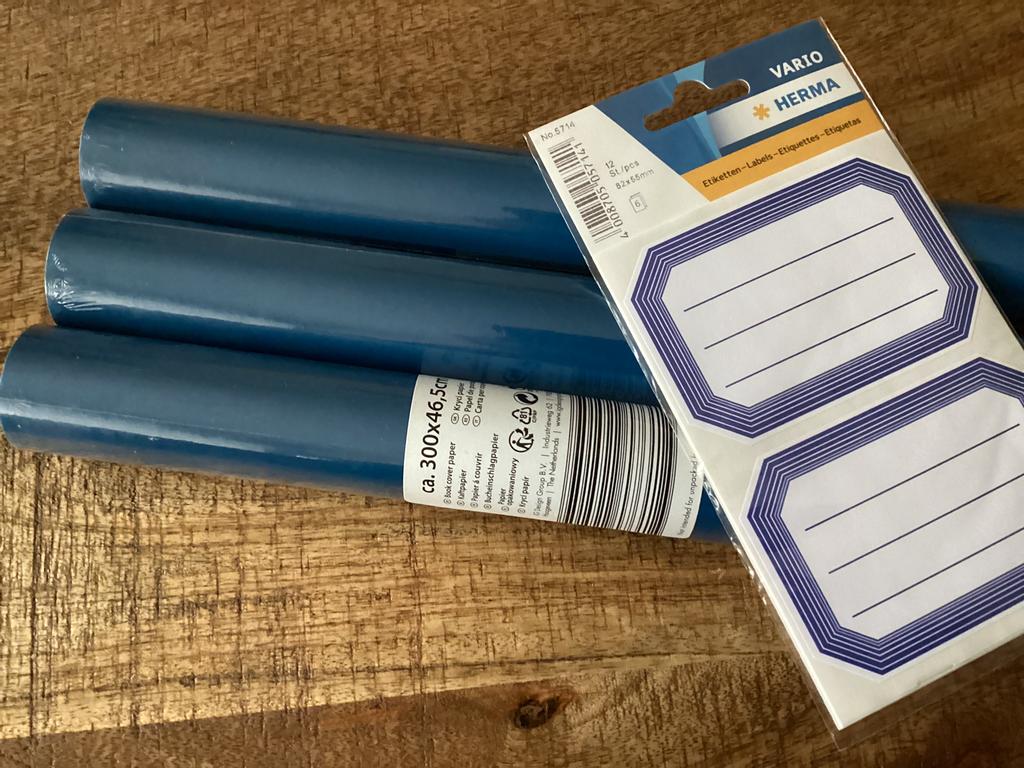Nostalgisch blauw kaftpapier met etiketten 🔵🏷️, Diversen, Ophalen of Verzenden, Zo goed als nieuw