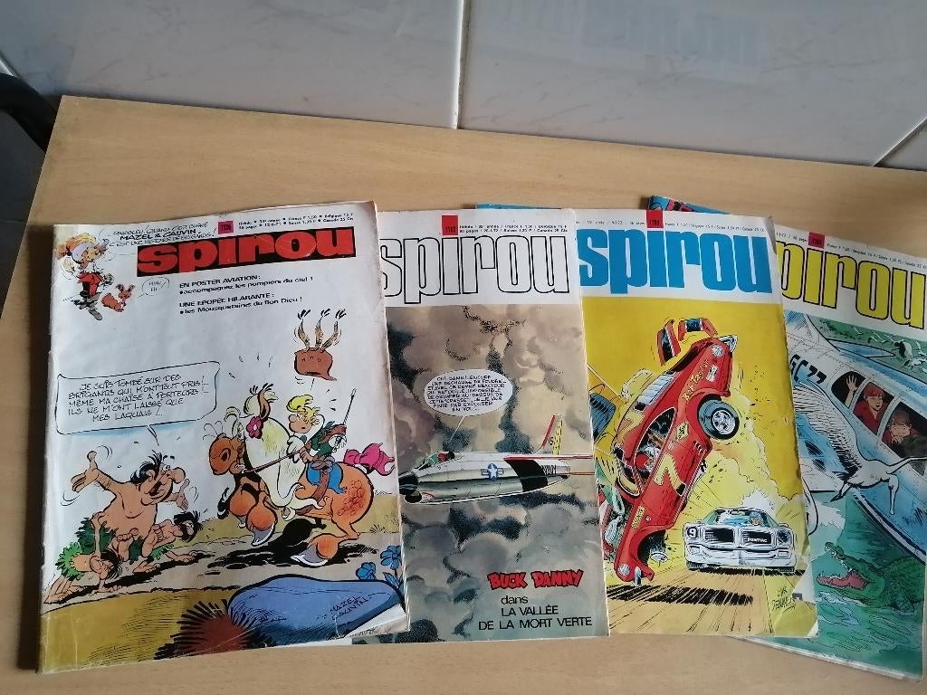 Lot 4 Spirou magazine de 1971 et 1972 + poster Jeep lunaire, Enlèvement ou Envoi