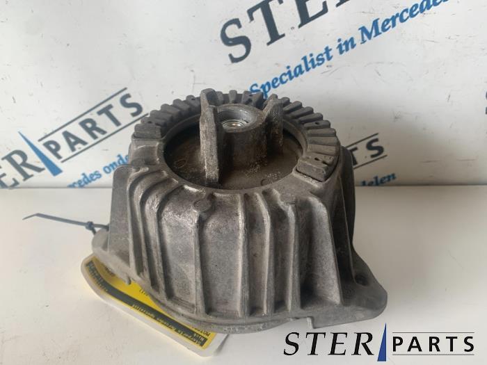 Support moteur d'un Mercedes C-Klasse, Enlèvement ou Envoi, 3 mois de garantie, Utilisé, Mercedes-Benz
