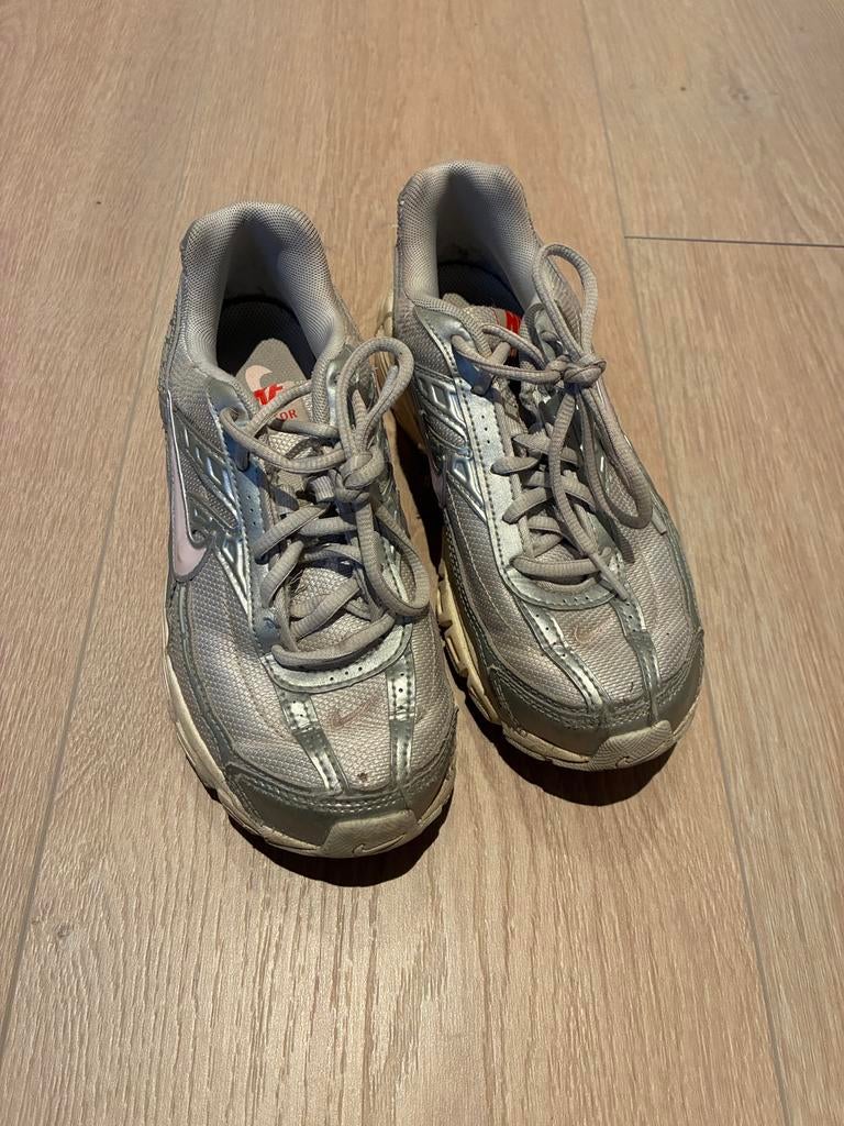Schoenen nike meisje maat 37,5  4€, Ophalen, Zo goed als nieuw, Meisje, Schoenen