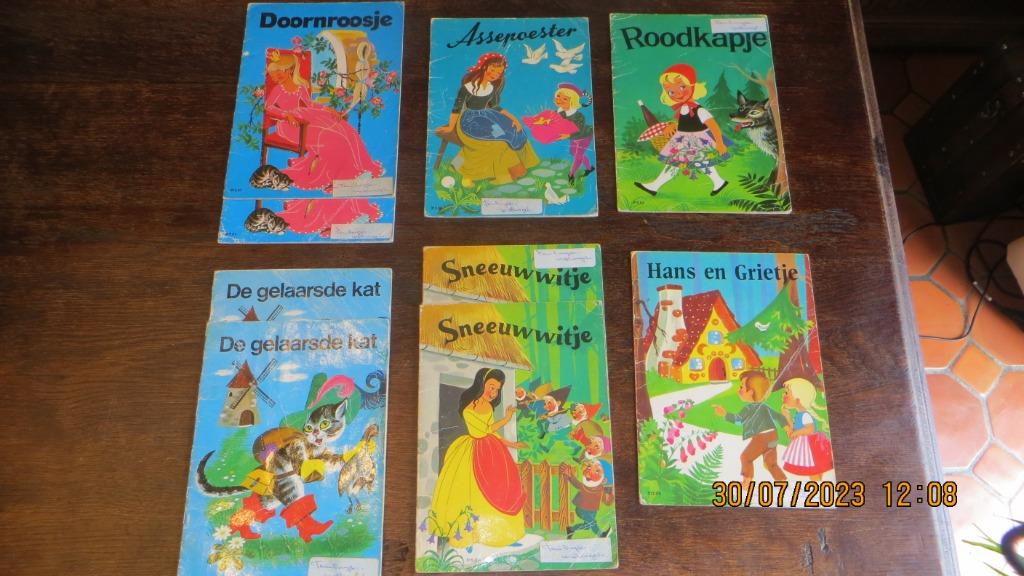 SPROOKJESVERHALEN in boekjes uit 1984, Gelezen, 5 of 6 jaar, Ophalen of Verzenden, Voorleesboek