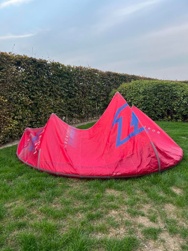 North reach 9m, Watersport en Boten, Kitesurfen, Zo goed als nieuw, Kite, 9 m², Geen board, Ophalen of Verzenden