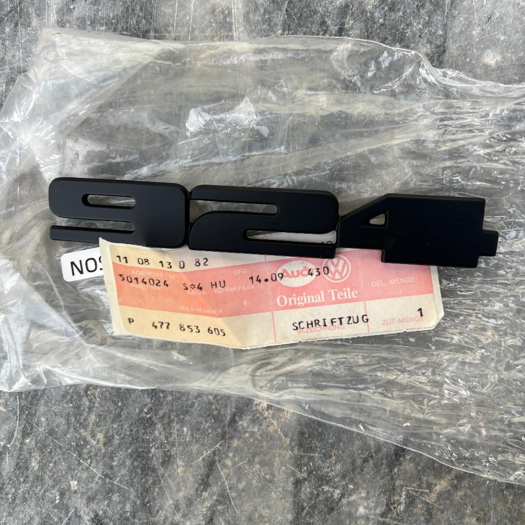 Porsche 924 NOS-embleem achterop 477853605, Auto diversen, Auto-accessoires, Ophalen of Verzenden, Gebruikt