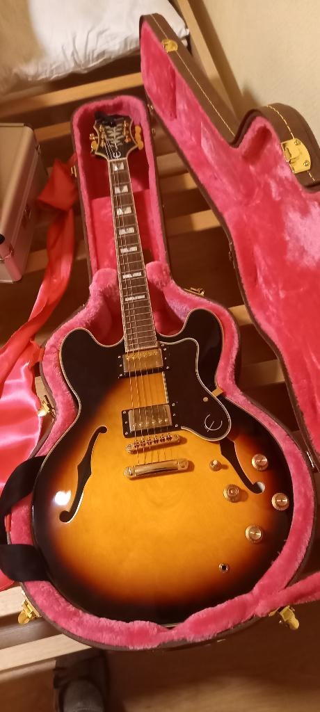 Sheraton pro II met koffer, Muziek en Instrumenten, Ophalen, Zo goed als nieuw, Hollow body, Epiphone