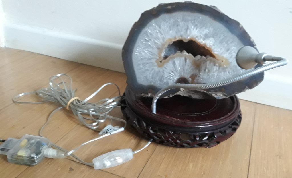 Lampe de salon (ou de chevet) avec géode de cristal de roche, Enlèvement, Bois