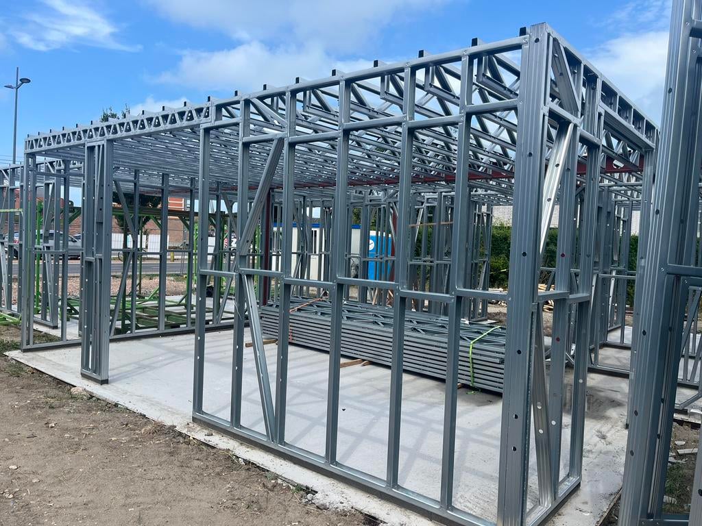 Garage of opslagplaats. Doe het zelf of op maat gemaakt, Ophalen, Nieuw, Overige materialen, Overige typen