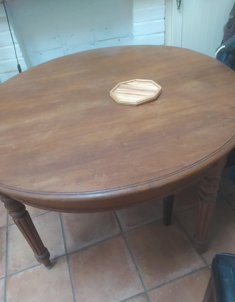 Table ronde, Quatre personnes, Rond, Comme neuf, 100 à 150 cm