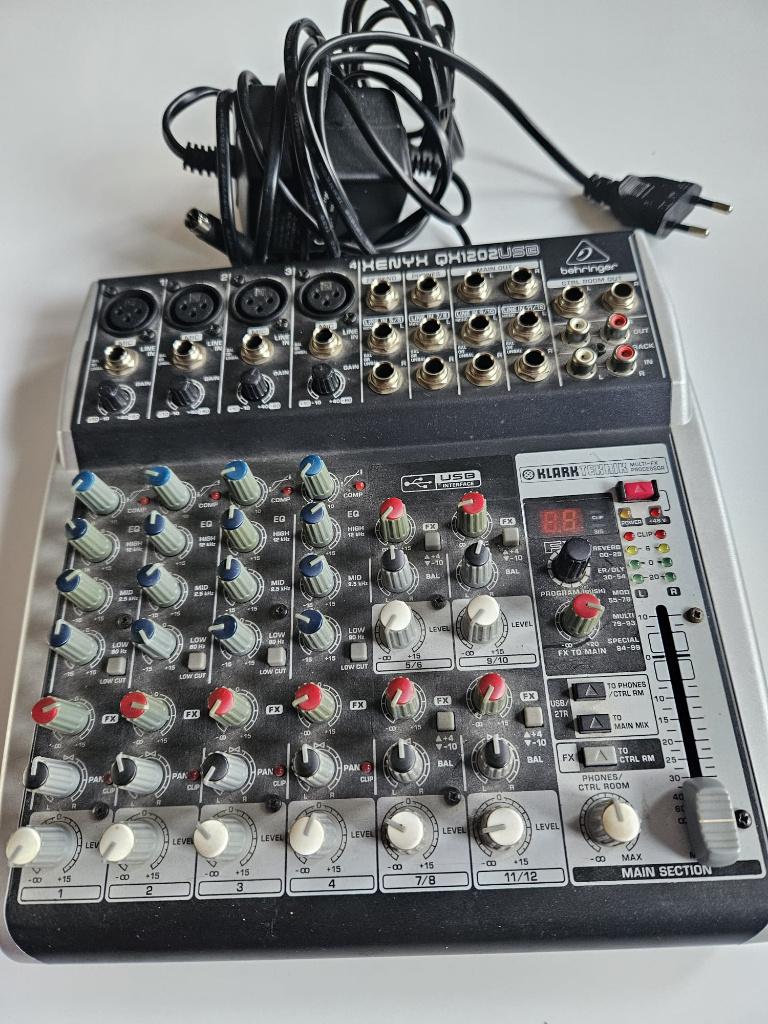 behringer pour pieces, Enlèvement, Utilisé, 10 à 20 canaux, Entrée micro