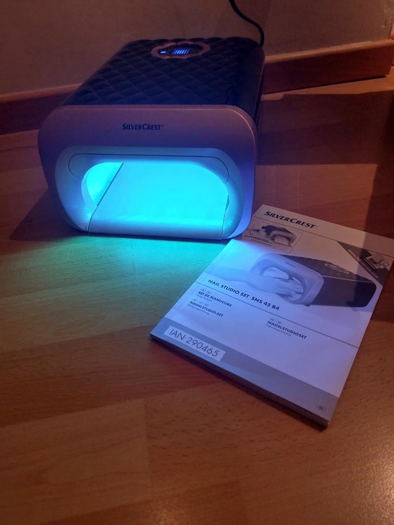 UV-apparaat voor nagels, handen en voeten., Elektronische apparatuur, Ophalen, Zo goed als nieuw
