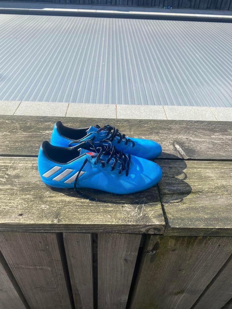 Voetbalschoenen Adidas, Sport en Fitness, Voetbal, Ophalen of Verzenden, Zo goed als nieuw