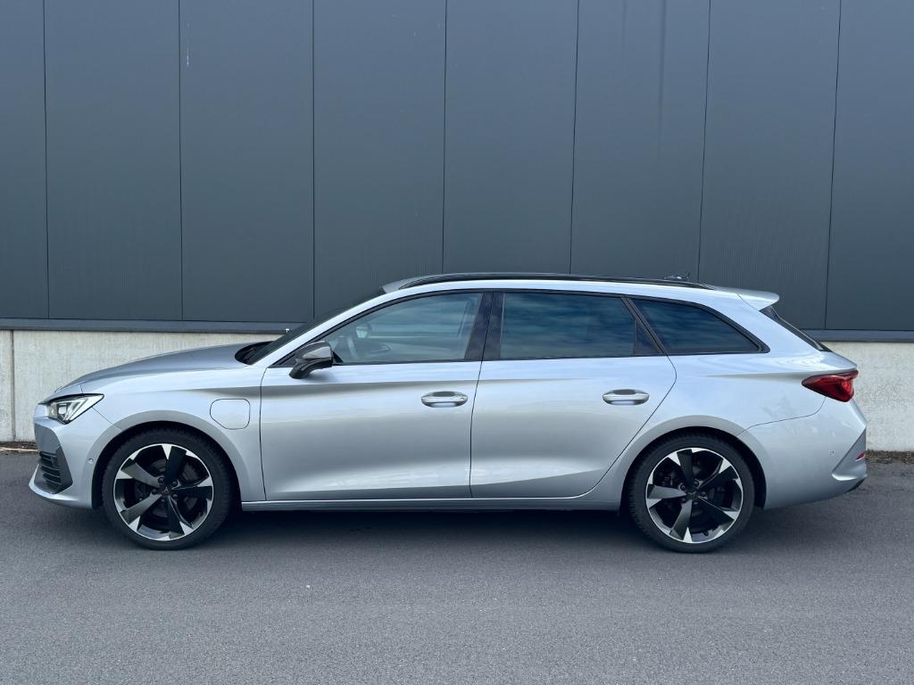 Cupra Leon Sporttourer 1.4e-Hybrid DSG (204pk) Navi | Camera, Auto's, Cupra, 4 cilinders, Leon, Leder en Stof, Hybride Elektrisch/Benzine