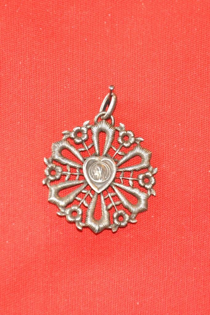 pendentif rond religieux vierge et dentelle (x2020), Enlèvement ou Envoi, Utilisé, Autres matériaux, Autres représentations