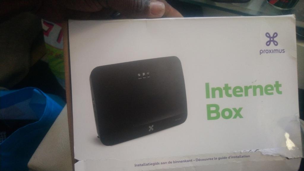 Proximus internetbox, Computers en Software, Ophalen of Verzenden, Zo goed als nieuw, Router met modem, PROXIMUS
